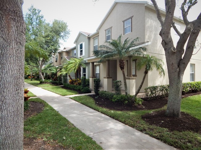 Foto del edificio - 1801 Pointe West Way