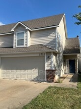 Building Photo - 2713 Grand Cir