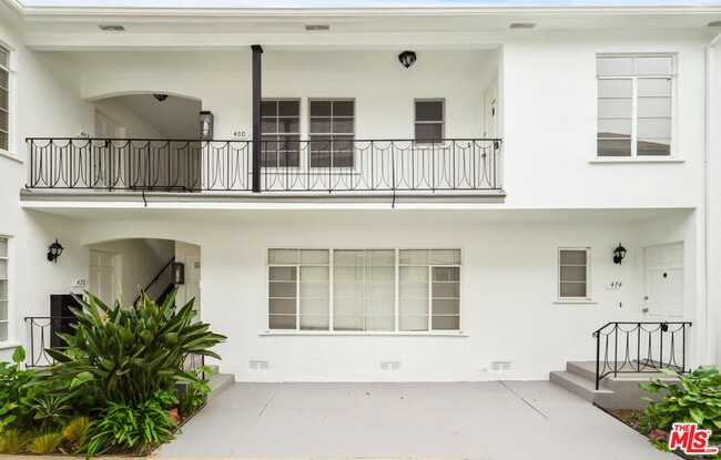 Building Photo - 480 S Roxbury Dr