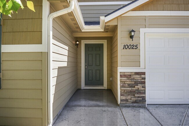 Building Photo - 10025 W Lillywood Dr