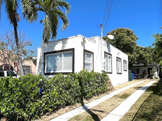 Building Photo - 929 SW 12th Ave