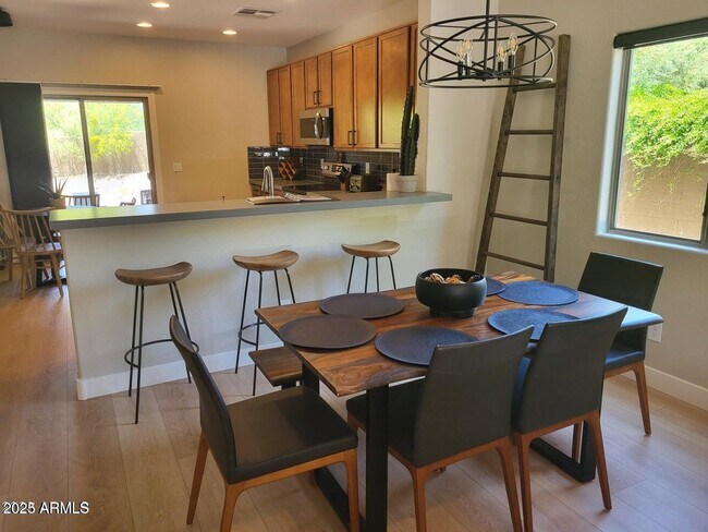 Foto del edificio - 6119 E Knolls Way N