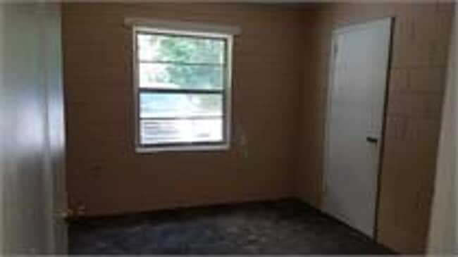 Building Photo - 2 BDRM 1 BATH