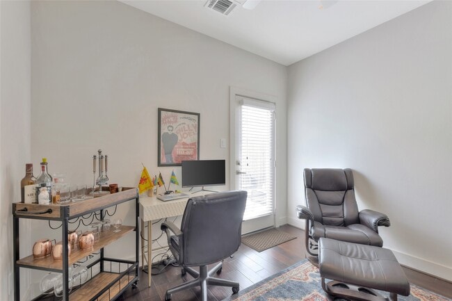 Building Photo - 3210 N MacGregor Way