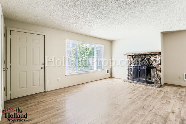 Building Photo - Wonderful 2 Bed Apartment in Cornelius!!! NEW BEST PRICE at $1,275!! 1 Application in process as ...
