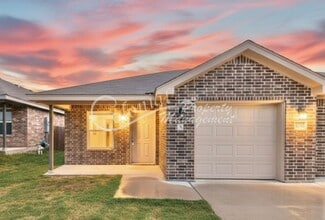 Building Photo - 1010 Zora Dr