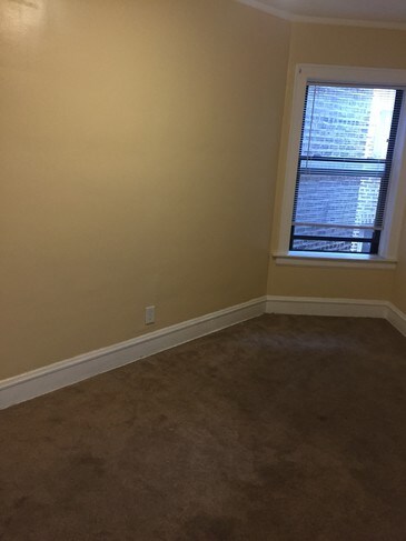 Foto del edificio - 4810 W Armitage Ave
