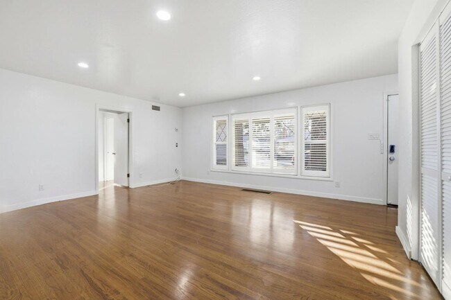 Foto del edificio - 9623 Adams St