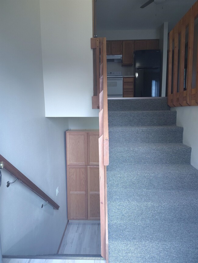 Building Photo - 701 Iroquois Ct