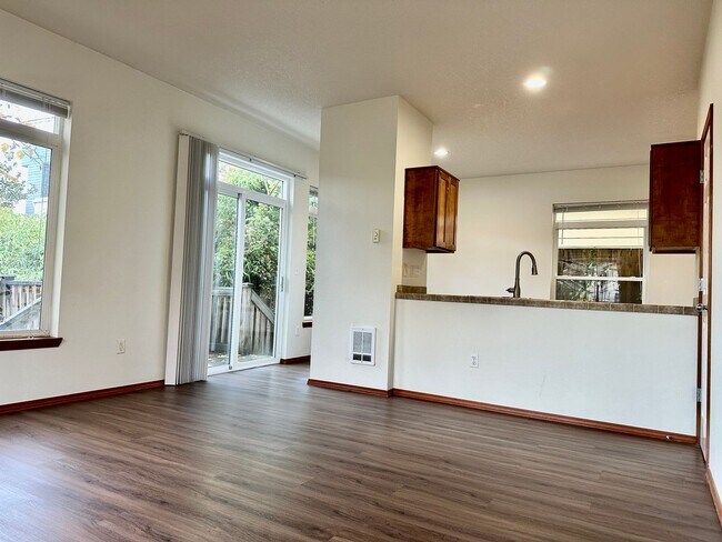 Building Photo - D0293