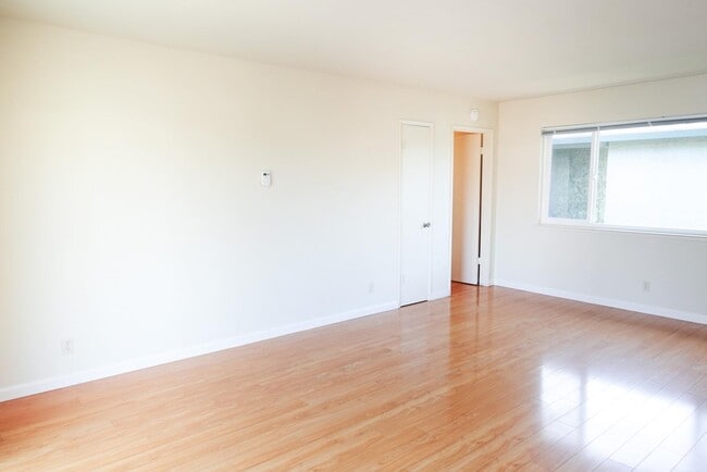 Building Photo - 186 Acalanes Dr