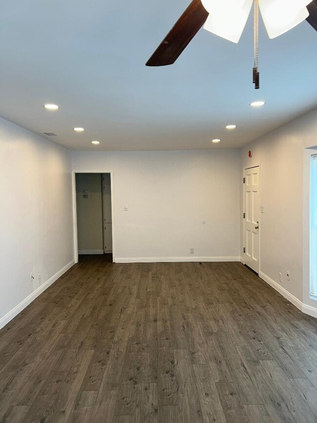 Building Photo - 2303 Graydon Ave