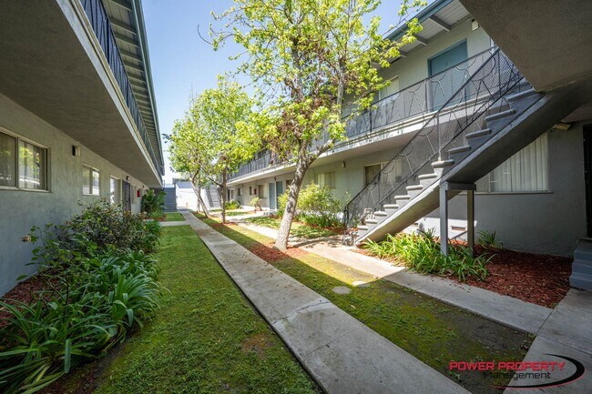 Foto del edificio - 821 N Eucalyptus