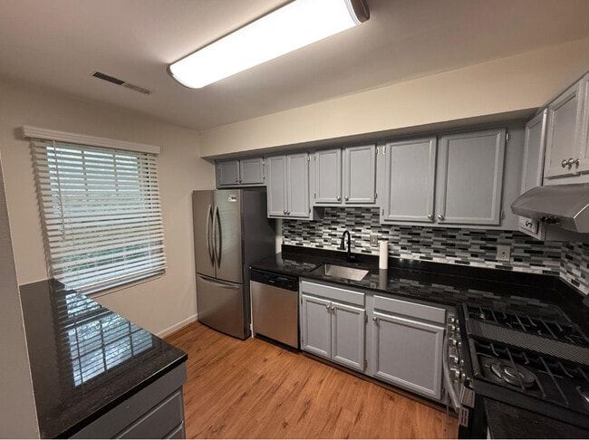 Building Photo - 800 Quince Orchard Blvd