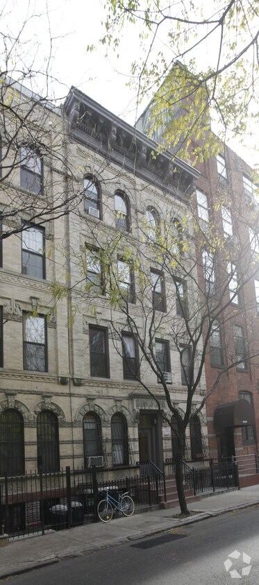 Building Photo - 211 Taaffe Pl