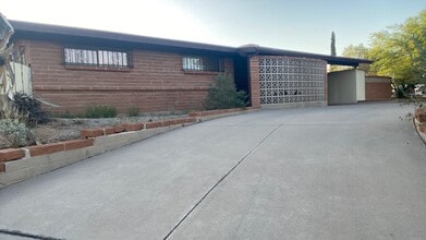 Building Photo - 7021 E Kirkland Dr