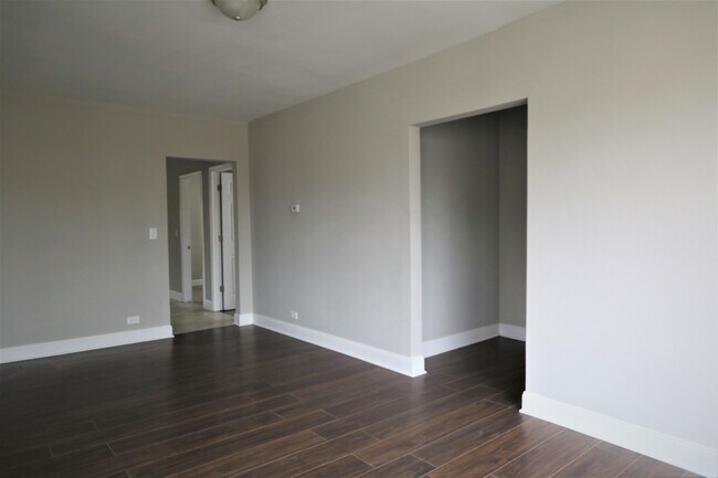 Building Photo - 9116 S Woodlawn Ave