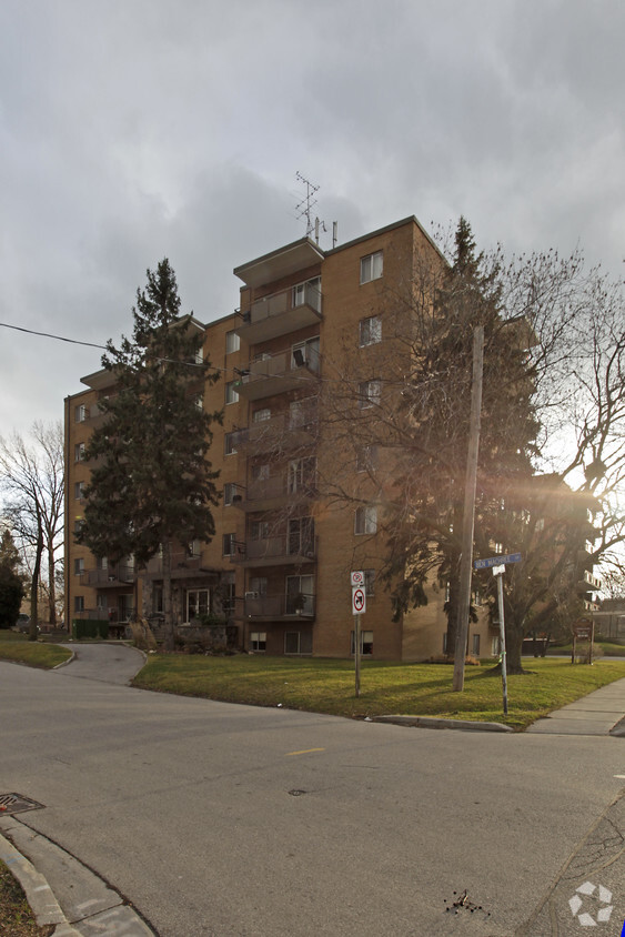 Photo du bâtiment - Lake View Apartments