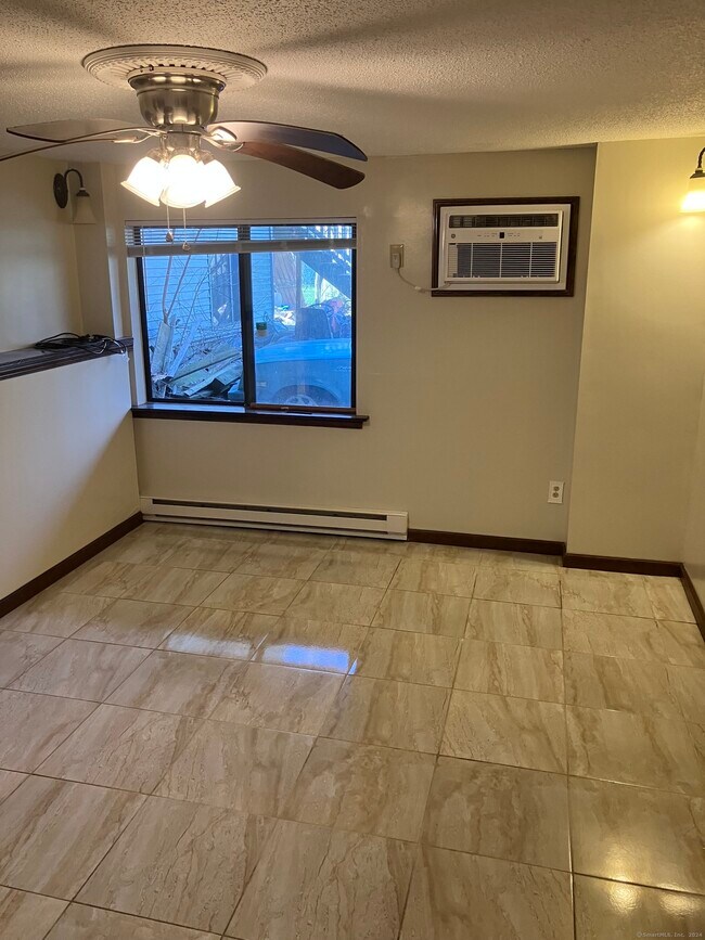 Foto del edificio - 99 Fairwood Ave