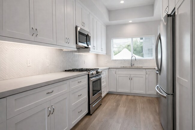 Foto del edificio - Grant Avenue A