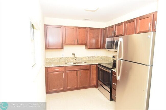 Building Photo - 2600 SE Ocean Blvd
