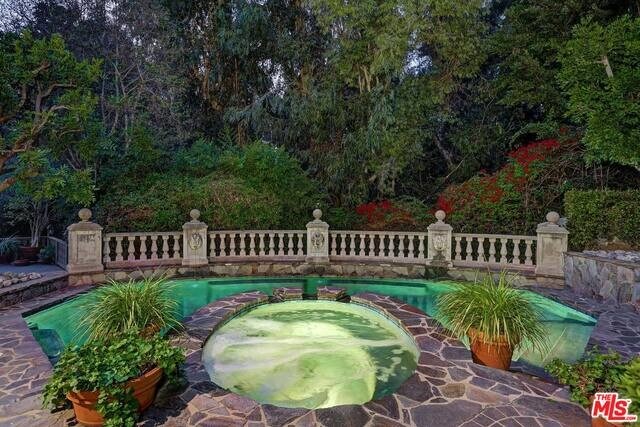 Foto del edificio - 10101 Sunset Blvd