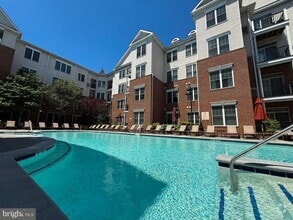 Building Photo - 350 W Elm St