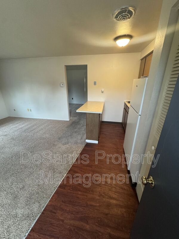 Building Photo - 401 Lunar Ln