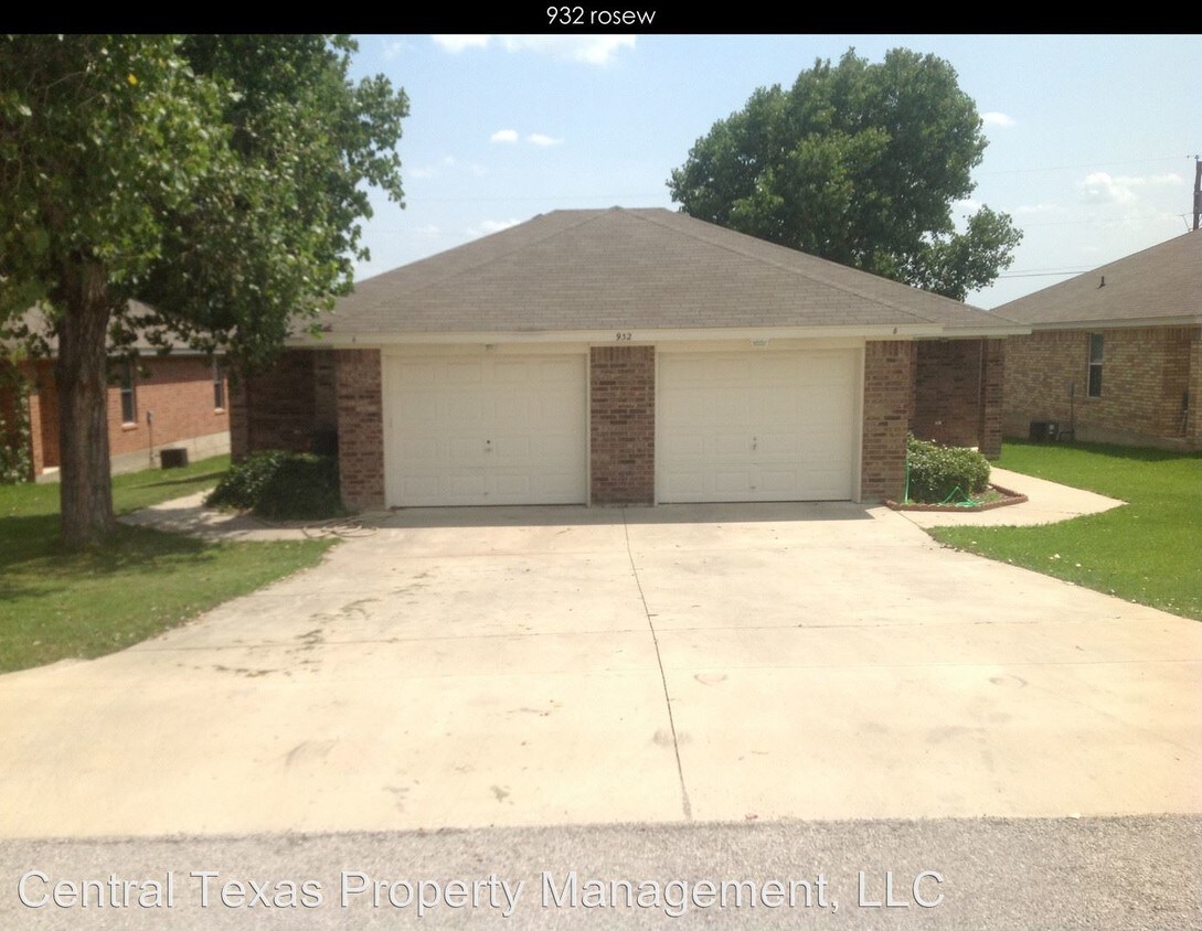 Foto principal - 932 Rosewood Dr