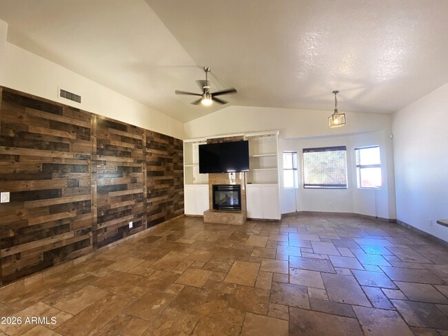 Building Photo - 405 E Huber St