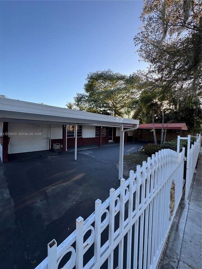 Foto del edificio - 470 NE 127th St