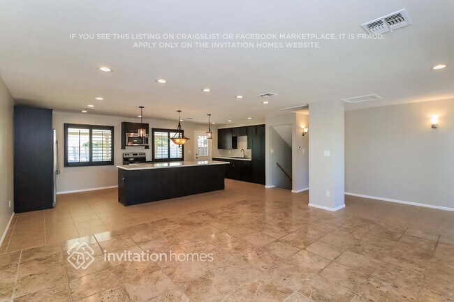 Building Photo - 213 E Carson Cir
