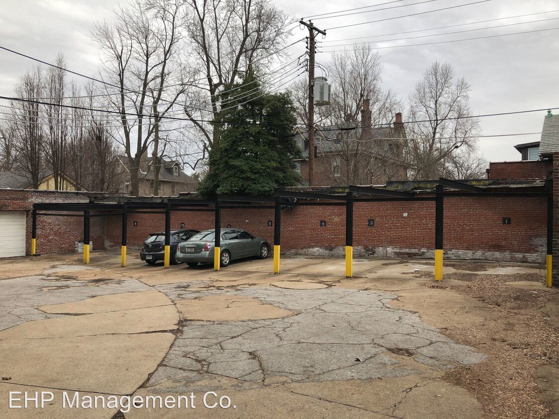 Foto del edificio - 3302 Russell Blvd