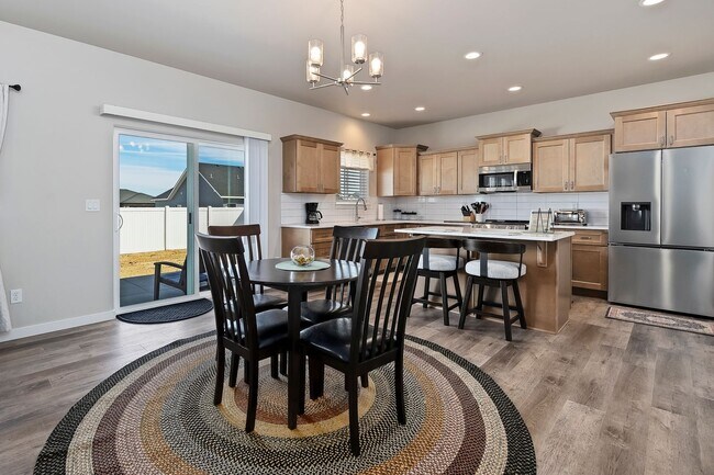 Foto del edificio - 1138 Crestview Dr