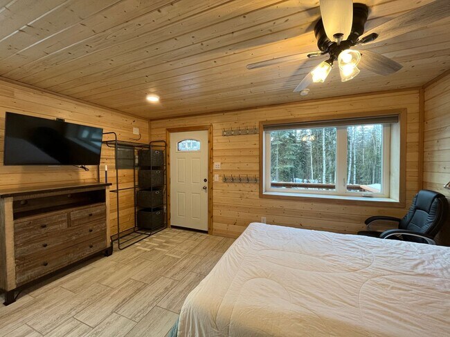 Building Photo - Beautiful, dog friendly, cabin for rent