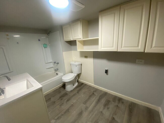 Foto del edificio - 2ND MONTH RENT FREE!! - Utilities Paid  2-Bedroom
