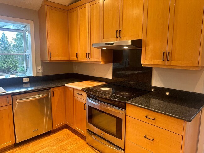 Foto del edificio - **$1000 OFF FIRST FULL MONTH'S RENT** This...