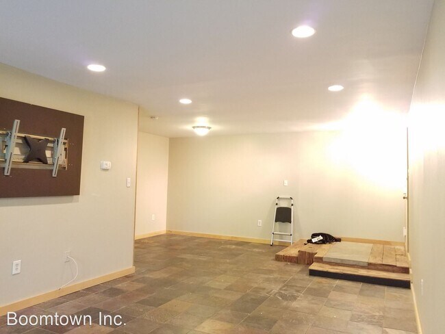 Building Photo - 2 br, 2 bath House - 403 Christopher Ave.,...