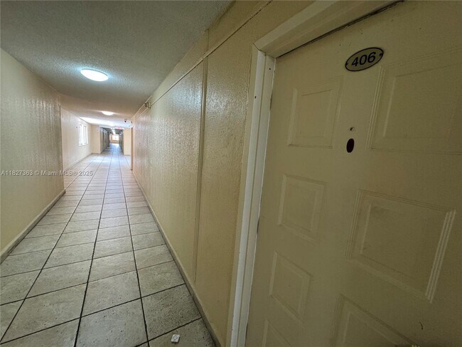 Foto del edificio - 6970 NW 186th St