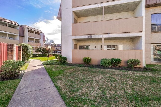 Building Photo - 8517 Hearth Dr
