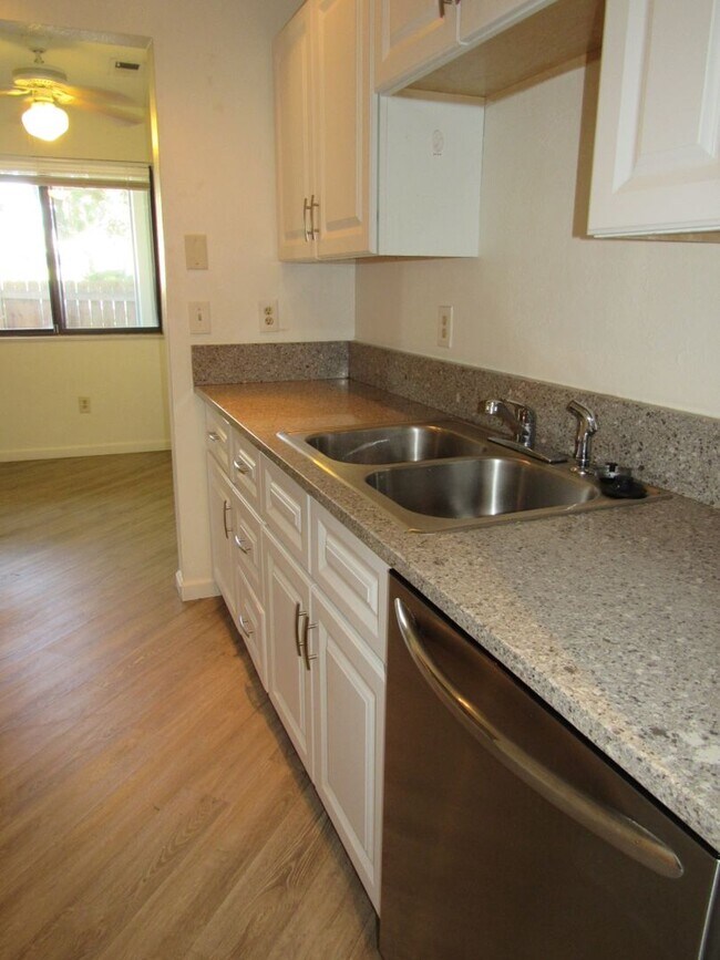 Building Photo - 3 bedroom condo in ARVADA