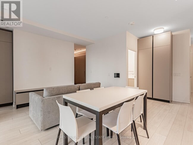 Building Photo - 1 Hillsdale Ave W