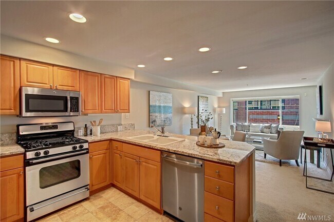 Kitchen w. SS appliances - 2425 33rd Ave W