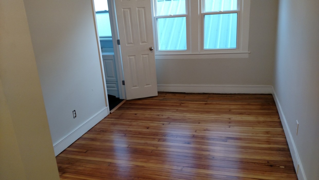 Primary Photo - 2140 W 20th St