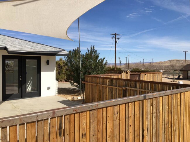 Foto del edificio - 5808 Wainwright Ave