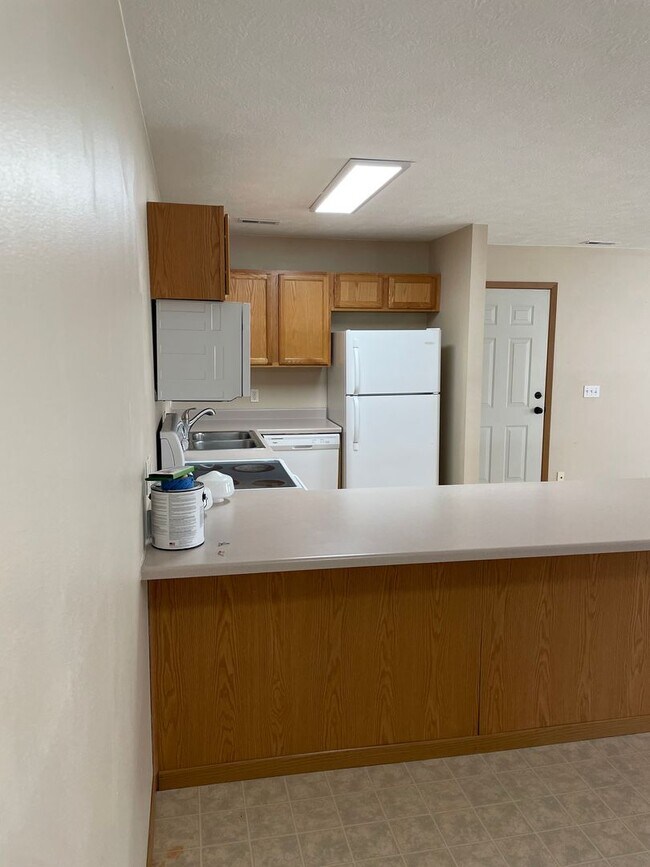 Foto del edificio - Spacious 2-Bedroom Townhome with Attached Garage in Brandon!