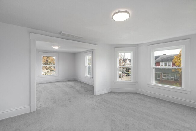 Foto del edificio - 205 W Cambridge St