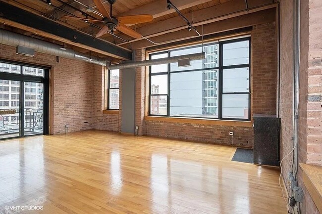 Building Photo - 701 W Jackson Blvd