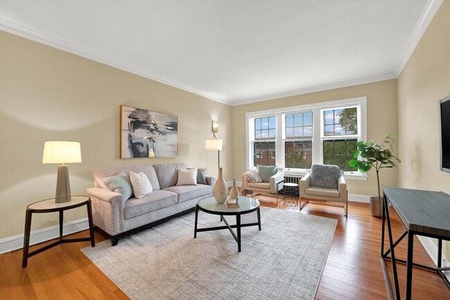 Building Photo - 1011 Hull Terrace Unit 2-3