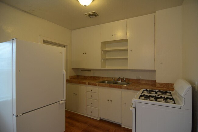 Foto del edificio - Charming 1 Bedroom 1 Bath! Central Tucson Location! Minutes from the UofA!